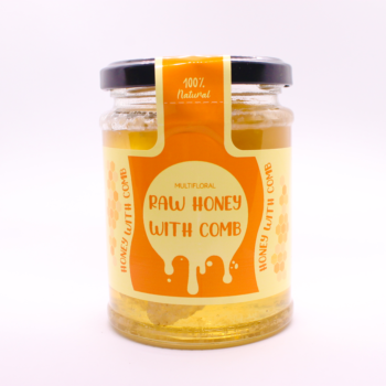 Raw honey with comb